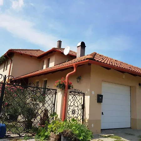 Kincsesbanya Bed and Breakfast 3*